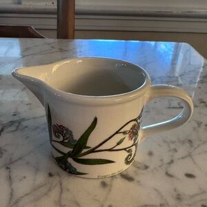 Portmeirion botanic garden creamer, like new, 3 inches tall.
